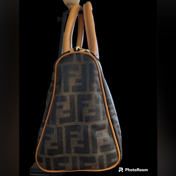 Fendi handbag Authentic PRISTINE CONDITION! - Picture 3 of 9